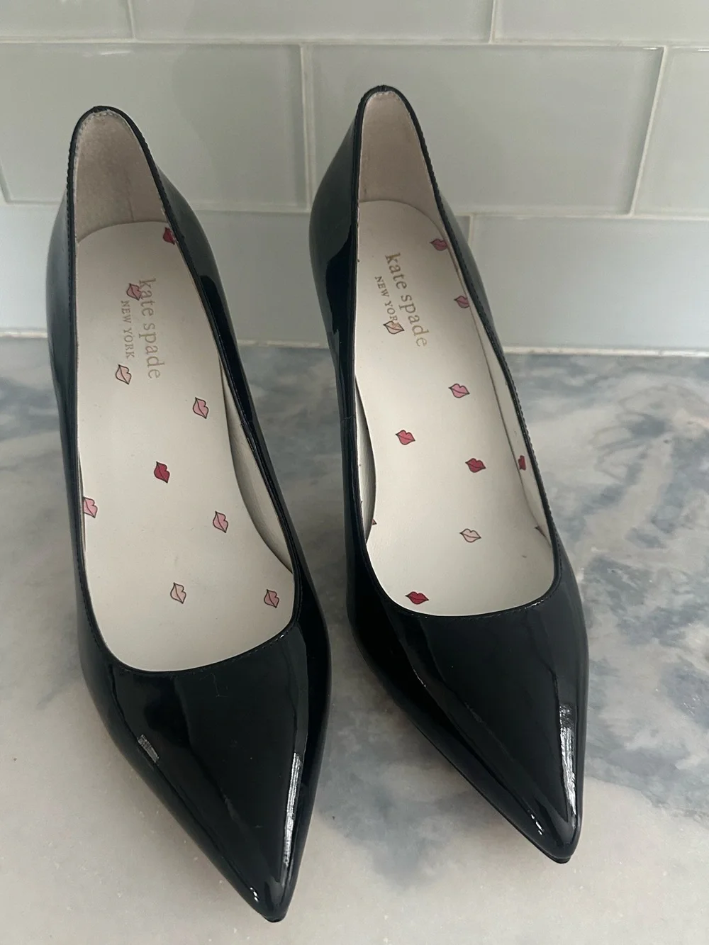 Limited Edition kate spade Black Patent Pointed Toe Pumps Lip-Print Insole 7